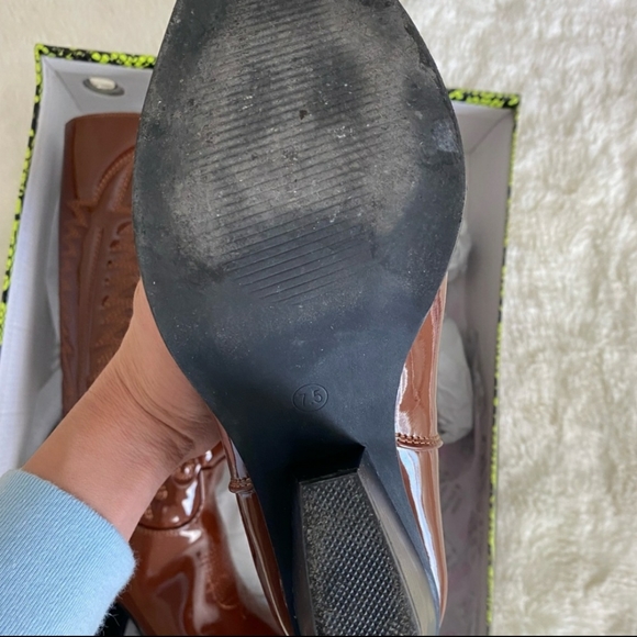 Fashion Nova Shiny Cowgirl boots - Picture 5 of 7